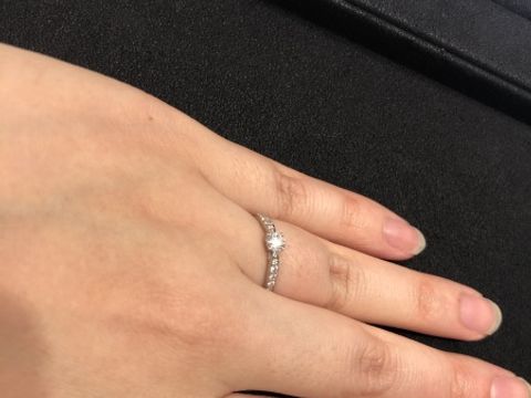 【ティファニー(Tiffany & Co.)の口コミ】 指を選ぶ際には条件を事前に決めていた。①ハーフエタニティー②ダイヤの爪…