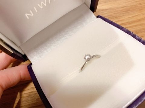 【俄(にわか)の口コミ】 華奢なデザインが気に入り、購入しました。
メレダイヤが付いているものと…