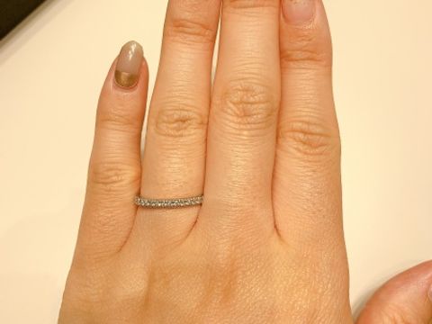 【銀座ダイヤモンドシライシの口コミ】 4店舗目で結婚指輪を決めました。
指輪のデザインは300種類ほどあるので、…