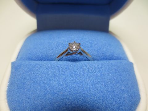 【銀座ダイヤモンドシライシの口コミ】 ダイヤモンドが綺麗であったことと、指輪のデザインが可愛らしかったこと…