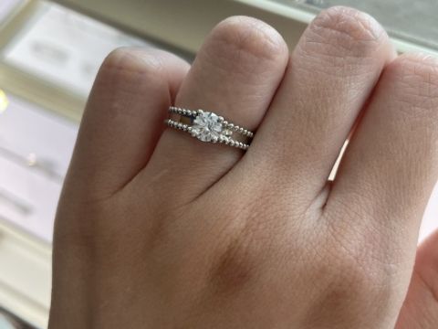 【ヴァン クリーフ＆アーペル(Van Cleef & Arpels)の口コミ】 0.5カラット、Dカラー、VVS1を試着しました。ヴァンクリらしいデザインで…