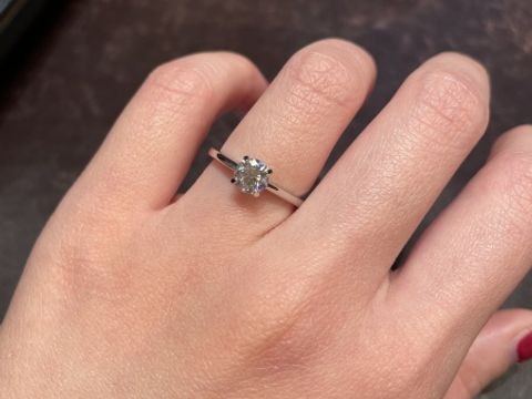 【グラフ(GRAFF)の口コミ】 0.7カラット/Eカラー/VS1(or VS2)を試着しました。最初グラフさんのプロミ…