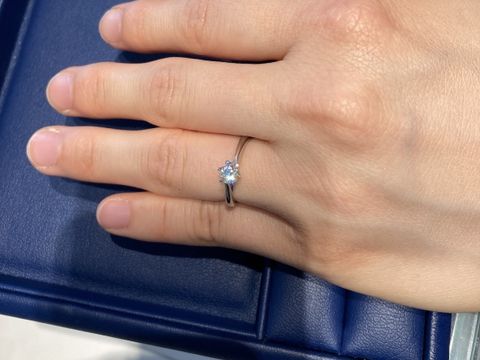 【銀座ダイヤモンドシライシの口コミ】 担当の方が指輪の基本的な説明からしてくださり非常に分かりやすくて頼り…