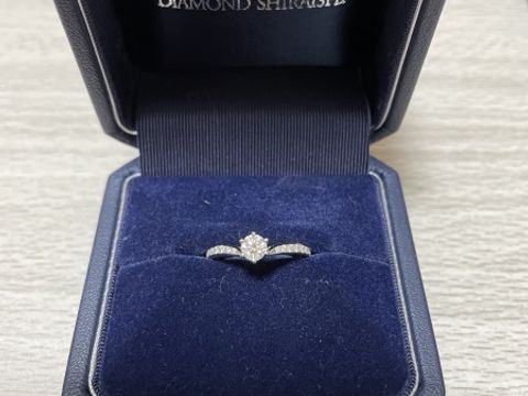 【銀座ダイヤモンドシライシの口コミ】 ダイヤモンドを強調したデザインで、いかにも婚約指輪というイメージのも…