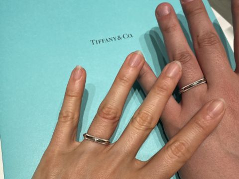 【ティファニー(Tiffany & Co.)の口コミ】 男性と女性で同じデザインのものを探していました。シンプルですが、ミル…
