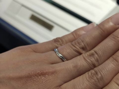 【銀座ダイヤモンドシライシの口コミ】 指輪の太さが、細すぎず、太すぎず好みにちょうど合っていました。また、…
