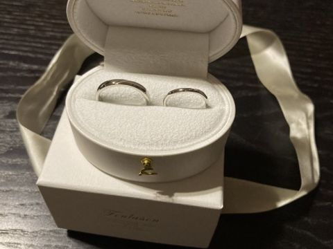 【Foulason(フレゾン)の口コミ】 婚約指輪と同じブランドだった為、即決。
お値段も、お手頃な価格で大満足…