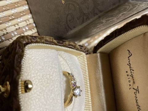 【アンジェリックフォセッテ(Angelique Fossette)の口コミ】 ダイヤについての説明が非常にわかりやすく、デザインも豊富でとても選び…