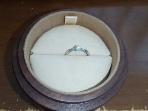 【スノープレシャスダイヤモンド(Snow Precious Diamond)の口コミ】 来店のタイミングで、DのFLのダイヤモンドがちょうど入荷され、そのダイヤ…