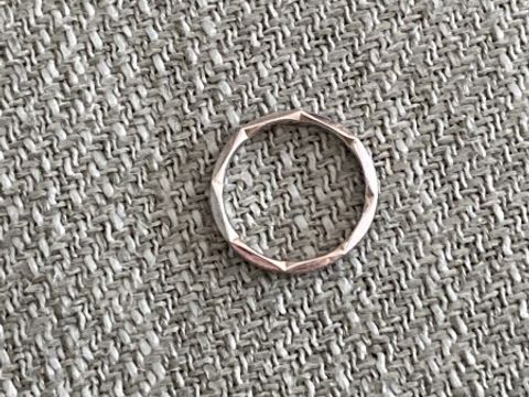 【STAR JEWELRY(スタージュエリー)の口コミ】 シンプルな方が普段でも着用しやすいかと思い、店員さんに勧めていただき…
