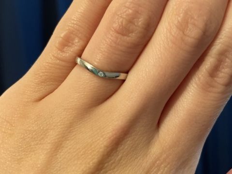 【カルティエ(Cartier)の口コミ】 結婚指輪の下見をした一店舗目で初めて着けた指輪ですが、様々なブランド…