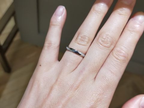 【ラザール ダイヤモンド(LAZARE DIAMOND)の口コミ】 結婚指輪を探すに当たり、ダイヤモンドがキラキラしていて暗いところでも…