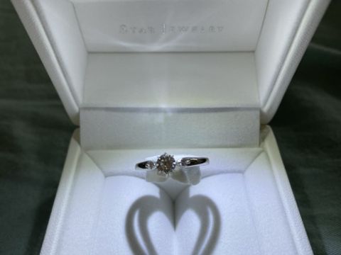 【STAR JEWELRY(スタージュエリー)の口コミ】 1つだけ大きなダイヤモンドがついた物よりは3つダイヤモンドが並んだデザ…