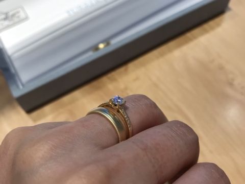 【【閉業】フラー・ジャコー(FURRER-JACOT)の口コミ】 太めのシンプルなイエローゴールドのリングで二人の意見は一致していたの…