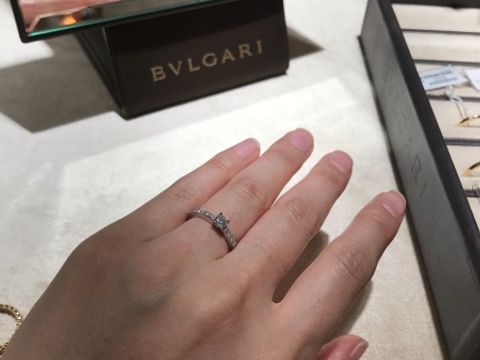 【ブルガリ(BVLGARI)の口コミ】 フェミニンなデザインはあまり好きではなく、手が大きくごつめなこともあ…