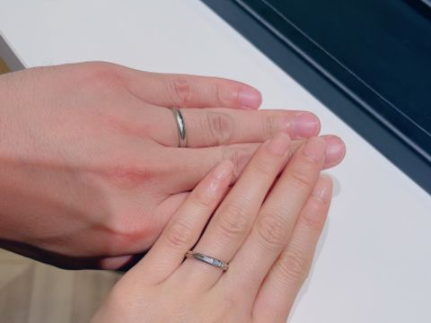 【ラザール ダイヤモンド(LAZARE DIAMOND)の口コミ】 シンプルながらもデザインがあって、私もパートナーも普段指輪を着けない…
