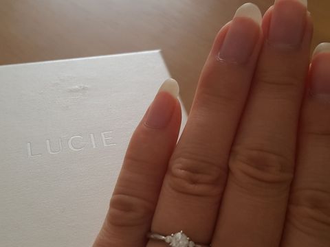 【LUCIE(ルシエ)の口コミ】 婚約指輪ですが、旦那さんと一緒にお店に行きました。好きなものを選んで…