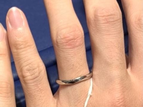 【銀座ダイヤモンドシライシの口コミ】 デザインの種類が豊富で他店と比べて肌に触れる部分の加工が滑らかでつけ…