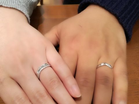 【TRECENTI(トレセンテ)の口コミ】 ウェーブ型の指輪で、結婚指輪が一粒ダイヤがあり、婚約指輪がエタニティ…
