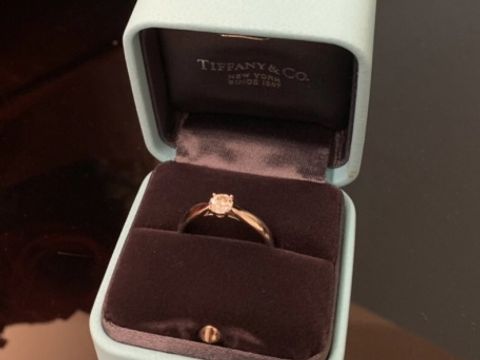 【ティファニー(Tiffany & Co.)の口コミ】 シンプルなデザイン、石があまり引っかかりのない指輪で、と彼に伝えたと…