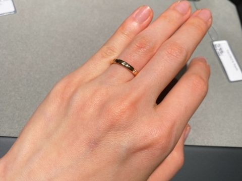 【ヴァン クリーフ＆アーペル(Van Cleef & Arpels)の口コミ】 上品なピンクゴールドの指輪で、ダイヤ3石が配されています。肌馴染みがと…