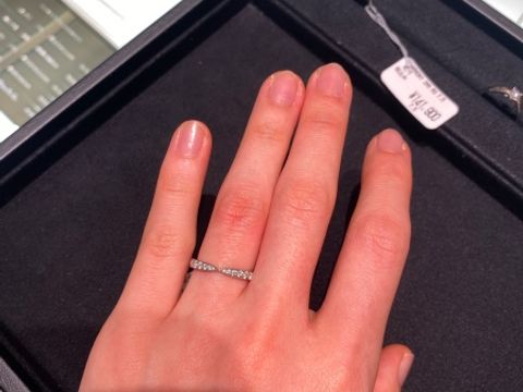 【ティファニー(Tiffany & Co.)の口コミ】 デザインがとても可愛らしいです。ちょっと派手かなと思ったものの、着用…