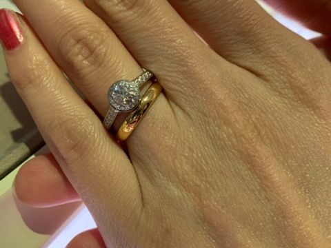 【ヴァン クリーフ＆アーペル(Van Cleef & Arpels)の口コミ】 一番下のグレードでも4Cは素晴らしいものしかありません。何故か写真映え…