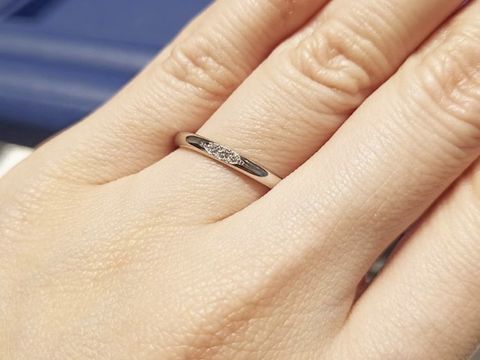 【銀座ダイヤモンドシライシの口コミ】 ダイヤモンドが小ぶりで嫌味じゃないデザインが良かったです。
埋め込み式…