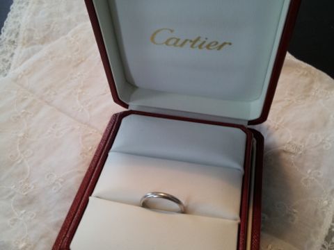 【カルティエ(Cartier)の口コミ】 婚約指輪をカルティエにしたので、結婚指輪もあわせてカルティエにしまし…