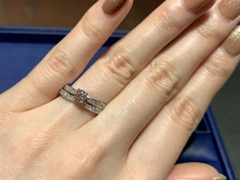 【銀座ダイヤモンドシライシの口コミ】 某高級ブランドに似ているデザインです。とっても可愛いです。ダイヤモン…