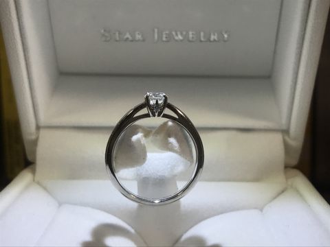 【STAR JEWELRY(スタージュエリー)の口コミ】 シンプルながら、ダイヤの下に星マークが配置されて単調にならないデザイ…