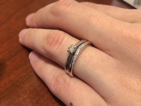 【TRECENTI(トレセンテ)の口コミ】 ダイヤモンドが斜めに入ったデザインですが、ダイヤモンドが入っている面…