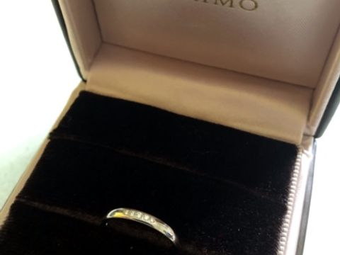 【アイプリモ(I-PRIMO)の口コミ】 シンプルなものを探していました。
大きさの異なるダイヤが上品で輝きがと…