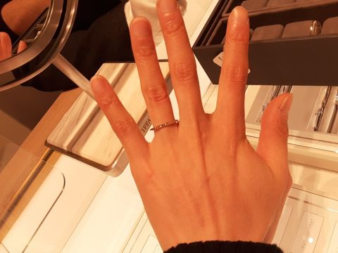 【ティファニー(Tiffany & Co.)の口コミ】 細いデザインを探していたので、自分好みのデザインがありました。シンプ…