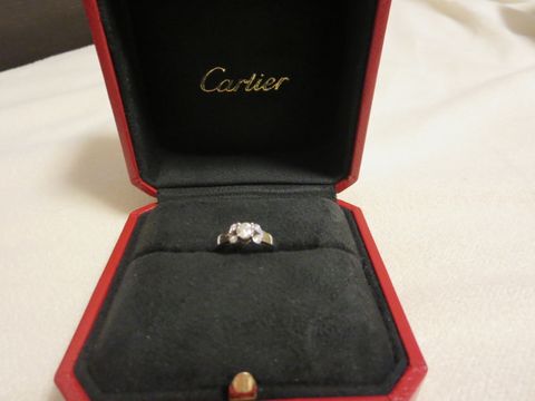 【カルティエ(Cartier)の口コミ】 デザイン性があり、現代的なものを求めていました。何個かみましたが、カ…