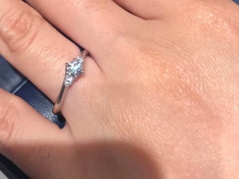 【銀座ダイヤモンドシライシの口コミ】 ちょっとしたお出かけの時にも着けられる比較的シンプルで、年齢を重ねて…