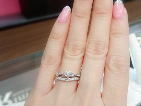 【Ginza Rim(銀座リム)の口コミ】 少し変わったデザインのリングがいいかなぁと思い、ピンクダイヤモンド入…