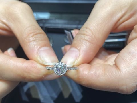 【ラザール ダイヤモンド(LAZARE DIAMOND)の口コミ】 当初、今夜指輪と言えば王道のソリテール！と思っていました。現にネット…