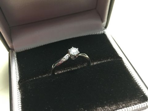 【アイプリモ(I-PRIMO)の口コミ】 せっかくなので普段使いも出来るような指輪が欲しかったため、小ぶりなダ…