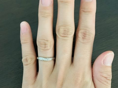 【銀座ダイヤモンドシライシの口コミ】 普段から指輪をつけていたかったので、シンプルで指に馴染む
指輪を探して…