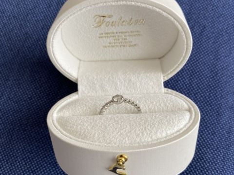 【Foulason(フレゾン)の口コミ】 一粒ダイヤの婚約指輪にも憧れはあったが、人とは被りすぎないデザインで…