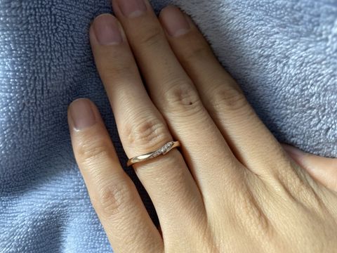 【アイプリモ(I-PRIMO)の口コミ】 ウェーブの形と北斗七星をイメージしたダイヤが華やかでかわいいです。色…