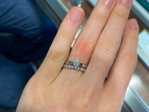 【PILOT BRIDAL(パイロットブライダル)の口コミ】 強くて変形しないといわれる鍛造製法の指輪を探していました。実際につけ…