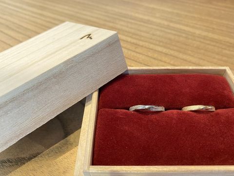 【ichi(イチ)の口コミ】 指輪の幅や、ひねりの角度、石地の強さなど、全て自分好みのデザインを選…