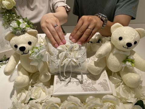 【4℃ BRIDAL(ヨンドシーブライダル)の口コミ】 デザインの可愛さと着け心地の良さで決めました。
手も綺麗にみえます。
…