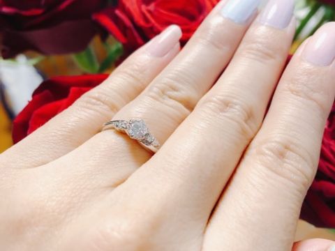 【GALA JEWELRY(ガラジュエリー)の口コミ】 彼氏と一緒に買いに行き、0.3カラット、Dカラー、IF、エクセレント、ダイ…