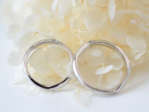 【CRAFY(クラフィ)の口コミ】 わがままを全て叶えてリバーシブルデザインにしました！
婚約指輪と重ね付…