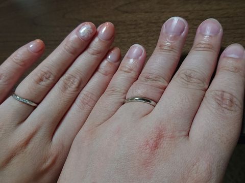 【4℃ BRIDAL(ヨンドシーブライダル)の口コミ】 婚約指輪とときと同様、指を綺麗に見せるようなデザインの指輪を探した。…