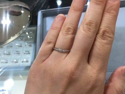 【宝寿堂(ほうじゅどう)の口コミ】 指がふっくらしているのでV字のデザインが良いかなと思っていたのと、キラ…