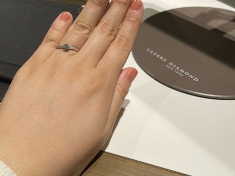 【ラザール ダイヤモンド(LAZARE DIAMOND)の口コミ】 ダイヤモンドの輝きは今まで見た中で1番！！！
照明のあるところでも、暗…